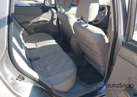 2010 Subaru Forester 2.5X z USA, uszkodzony, nr VIN JF2SH6AC2AG723419